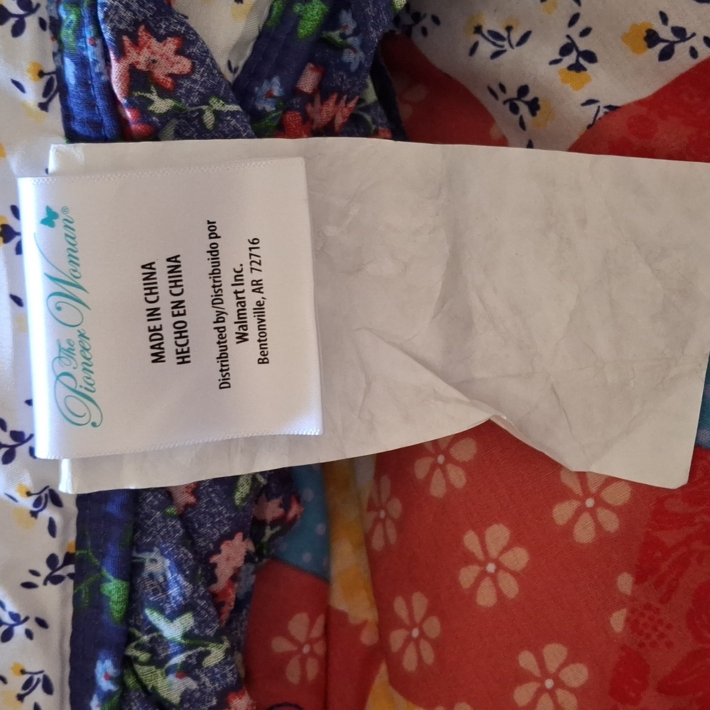 King Size Pioneer Women Comforter - Picture 2 of 3